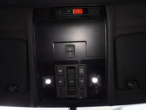 Used 2021 Volkswagen Tiguan SE R-Line image 21