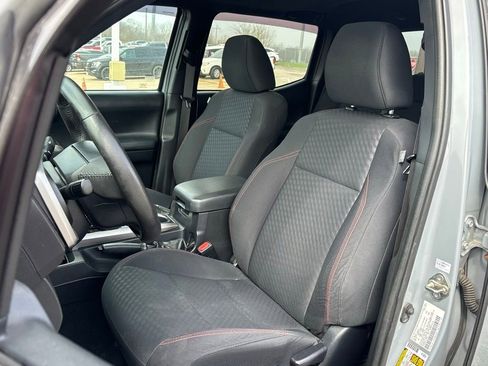 Used 2018 Toyota Tacoma Limited image 7