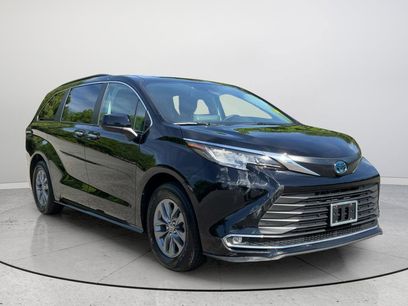 Used 2022 Toyota Sienna XLE