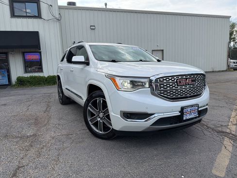 Used 2019 GMC Acadia Denali w/ Technology Package FWD image 8