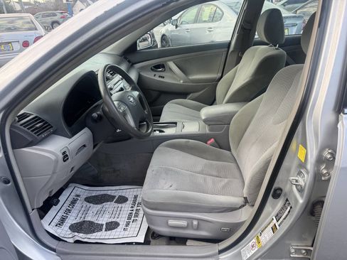 Used 2011 Toyota Camry LE image 12