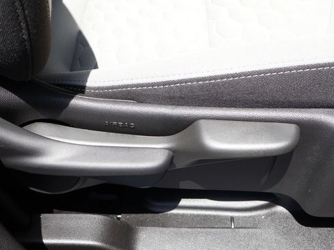 Certified 2021 Chevrolet Equinox LS w/ LS Convenience Package AWD/4WD image 40