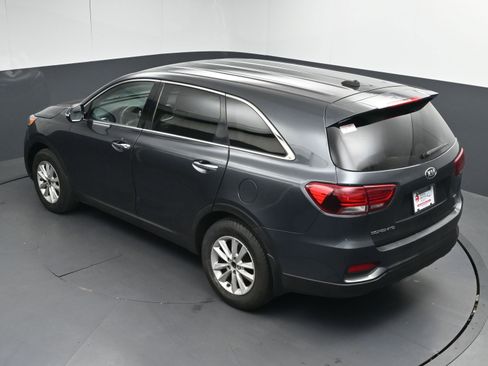 Used 2020 Kia Sorento LX image 39