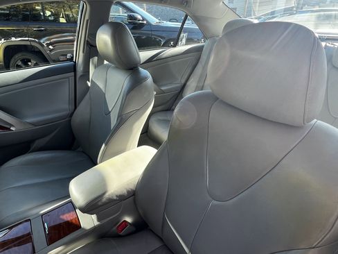 Used 2011 Toyota Camry XLE image 18
