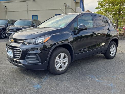 Used 2022 Chevrolet Trax LS w/ Tint and Cruise Package image 3