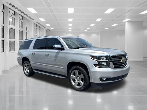 Used 2018 Chevrolet Suburban Premier AWD/4WD image 3