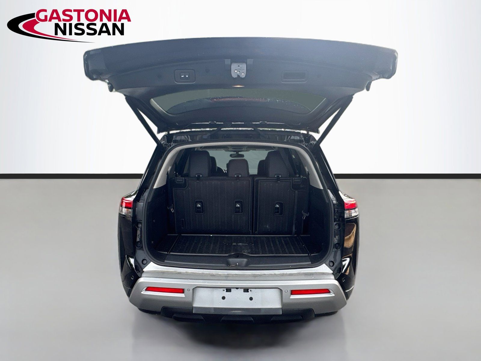 Used 2022 Nissan Pathfinder SL w/ Lighting Package (N92) FWD image 35