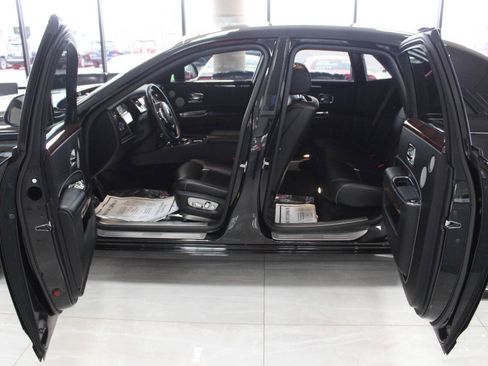 Used 2019 Rolls-Royce Ghost RWD image 8