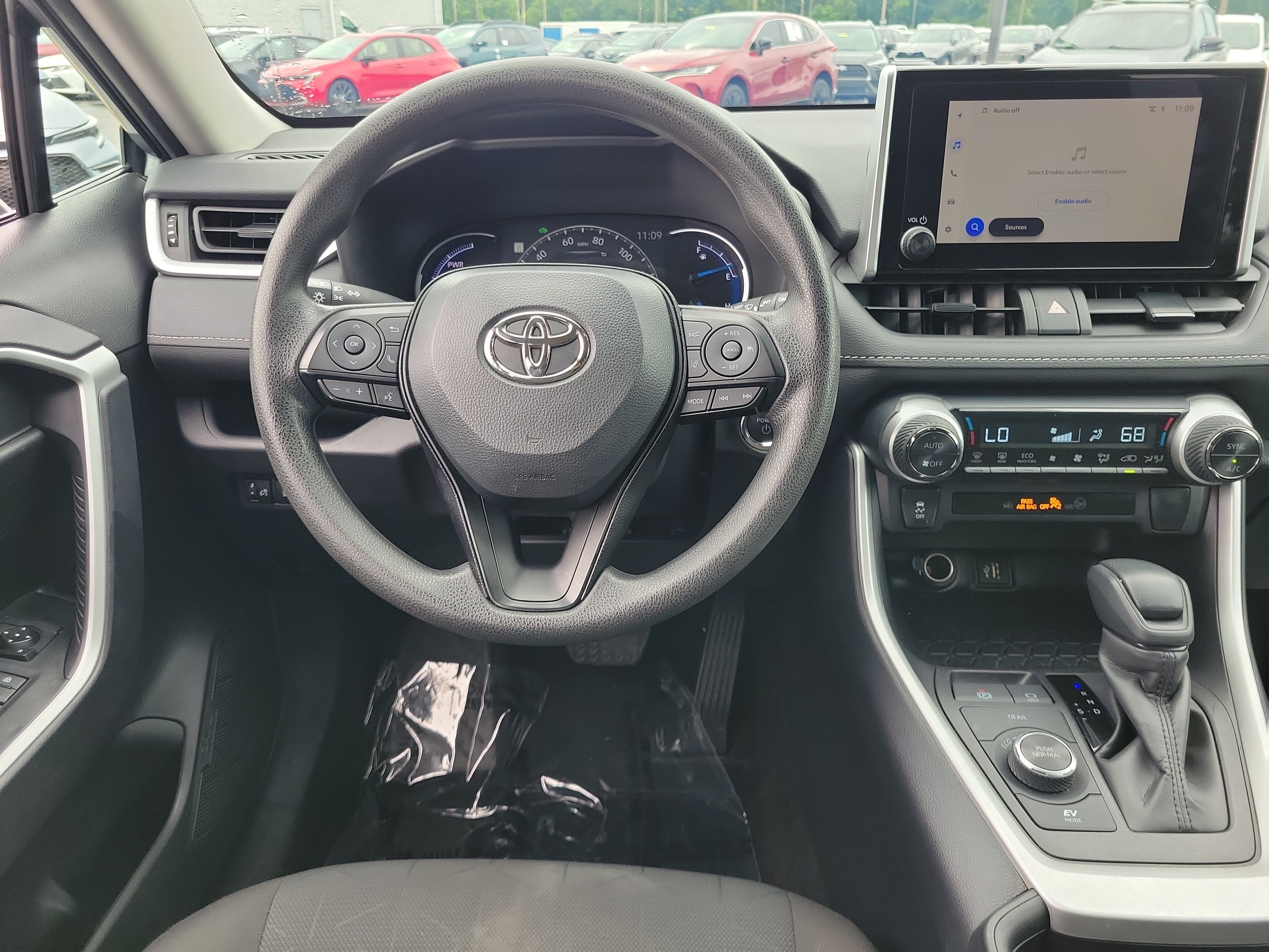 Used 2025 Toyota RAV4 XLE AWD/4WD image 10