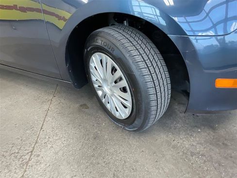 Used 2012 Volkswagen Golf 2-Door image 16