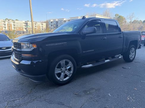 Used 2018 Chevrolet Silverado 1500 Custom w/ Custom Value Package image 4