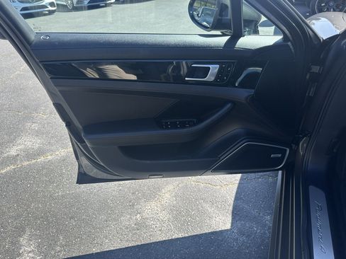 Used 2018 Porsche Panamera 4 image 28