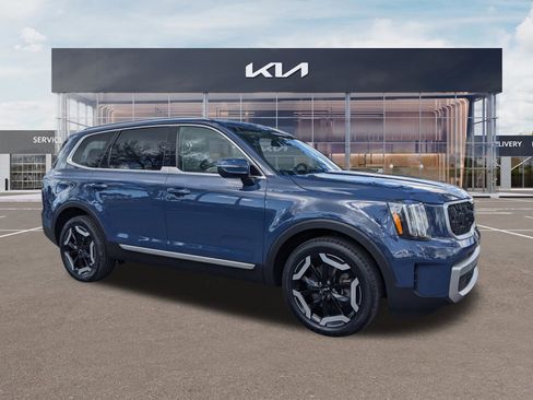 Certified 2023 Kia Telluride EX w/ EX Captain's Chair Package image 2