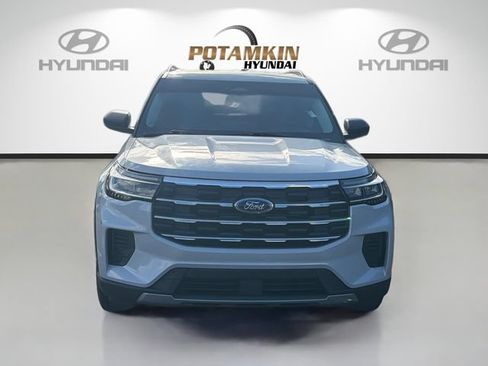 Used 2025 Ford Explorer Active RWD image 2