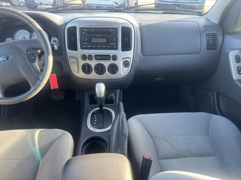 Used 2006 Ford Escape XLT image 17