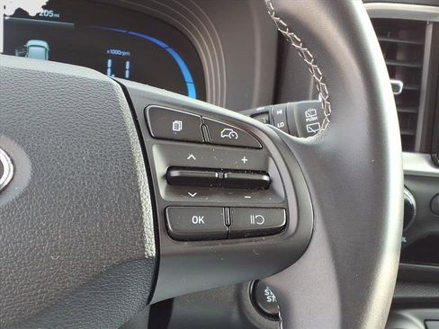 Used 2024 Hyundai Venue SEL image 18