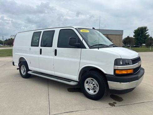 Used 2025 Chevrolet Express 2500 w/ Driver Convenience Package RWD image 30