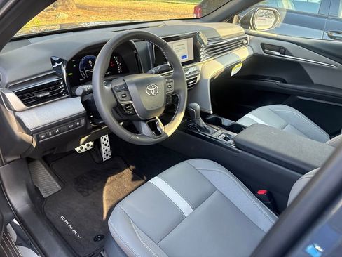 Certified 2025 Toyota Camry SE w/ Convenience Package image 7