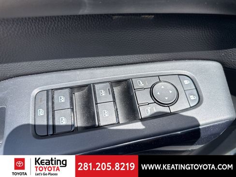 Used 2025 Nissan Pathfinder SV image 10