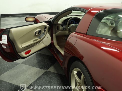 Used 2003 Chevrolet Corvette Coupe w/ Preferred Equipment Group RWD image 33