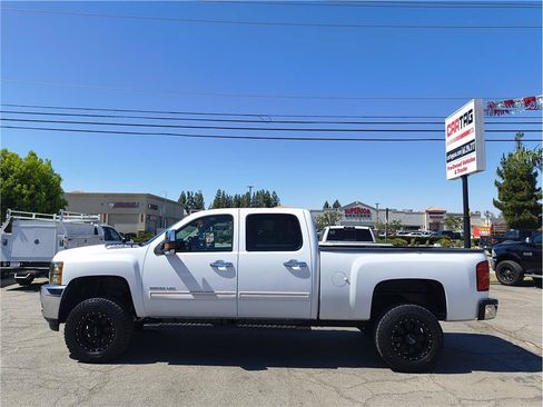 Used 2011 Chevrolet Silverado 2500 LT AWD/4WD image 16