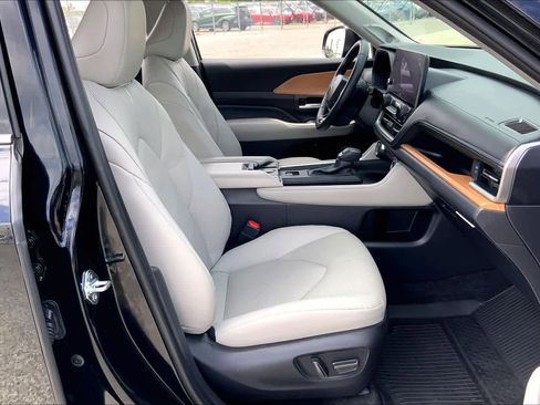 Used 2025 Toyota Grand Highlander FWD image 9