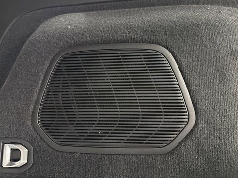 Used 2025 Jeep Grand Cherokee Summit image 9