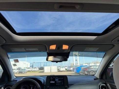 Used 2022 Hyundai Kona SEL w/ Convenience Package image 8