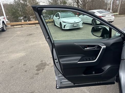 Used 2025 Toyota RAV4 XLE image 24