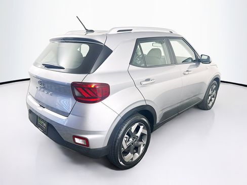 Used 2024 Hyundai Venue SEL image 9