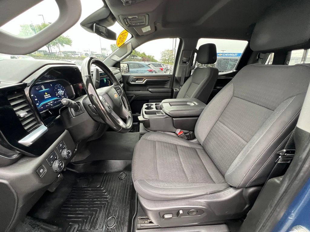 Used 2024 Chevrolet Silverado 1500 LT AWD/4WD image 19