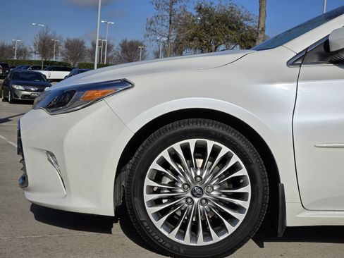 Used 2016 Toyota Avalon Limited w/ Toyota Safety Sense Package image 11