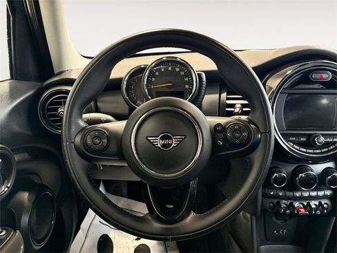 Used 2017 MINI Cooper 4-Door Hardtop image 10