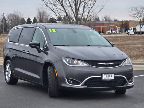 Used 2018 Chrysler Pacifica Touring Plus w/ Tire & Wheel Group image 4