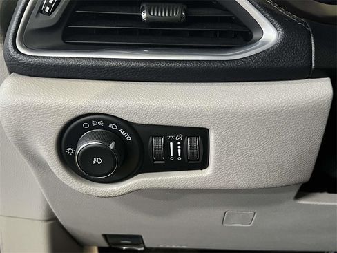 Used 2017 Chrysler Pacifica Limited w/ Advanced Safetytec Group image 24