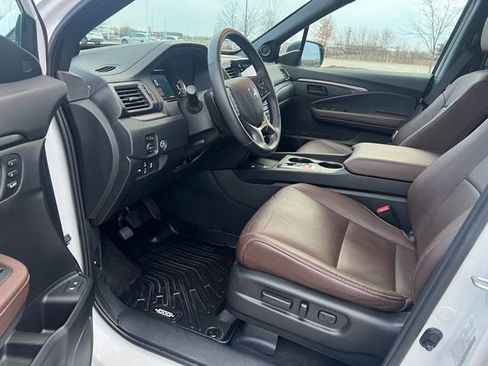 Used 2025 Honda Passport EX-L image 12
