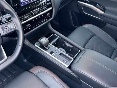 Used 2025 Nissan Pathfinder Platinum w/ Cargo Package FWD image 17