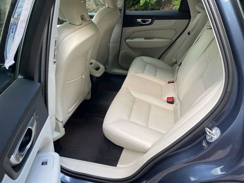 Used 2023 Volvo XC60 B5 Plus w/ Climate Package AWD/4WD image 12