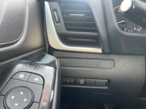 Used 2024 Nissan Rogue S AWD/4WD image 12