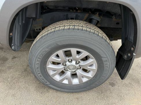 Used 2017 Toyota Tacoma SR5 w/ Tow Package image 5