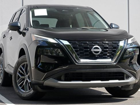 Used 2023 Nissan Rogue S FWD image 2