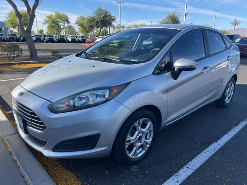 Used 2016 Ford Fiesta SE image 1
