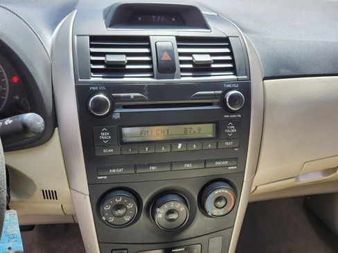 Used 2013 Toyota Corolla L image 20