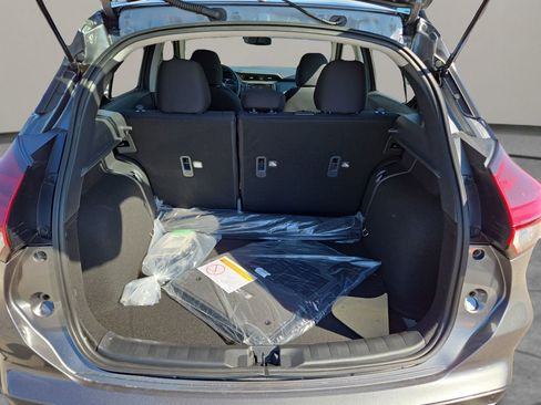 New 2025 Nissan Kicks Play S image 29