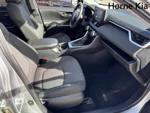 Used 2021 Toyota RAV4 XLE w/ Convenience Package image 25