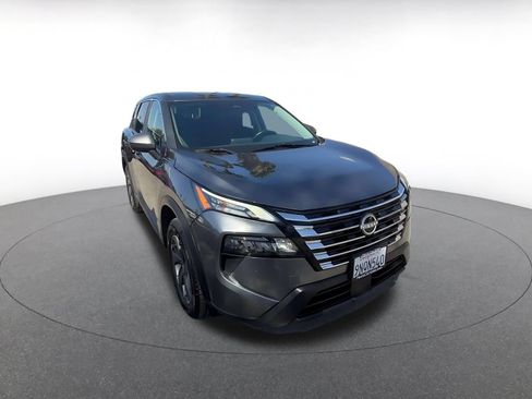 Used 2025 Nissan Rogue SV FWD image 3
