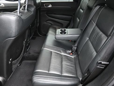 Used 2017 Jeep Grand Cherokee Laredo w/ Quick Order Package 23E AWD/4WD image 12