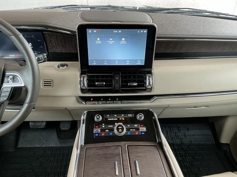 Used 2021 Lincoln Navigator Reserve w/ Luxury Package image 9