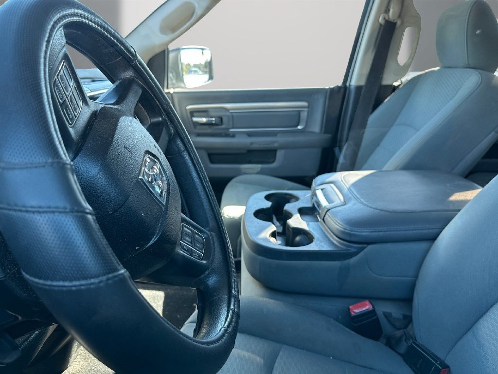 Used 2020 RAM 1500 Classic SLT AWD/4WD image 3
