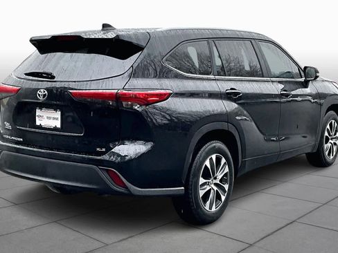 Certified 2023 Toyota Highlander XLE image 13